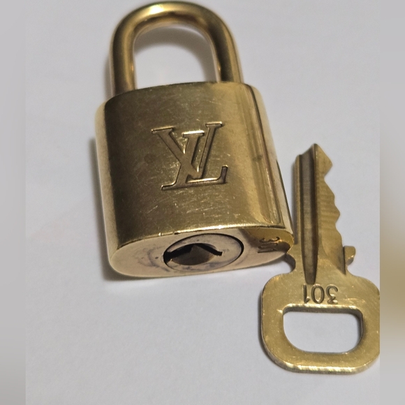 Louis vuitton Lock and key 300's Series - Picture 2 of 16